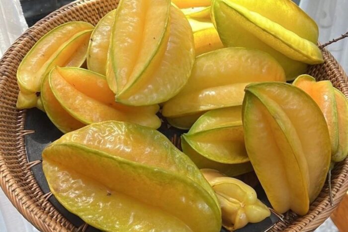 Buah belimbing segar yang menjadi makanan enak lezat - dijamin sukses