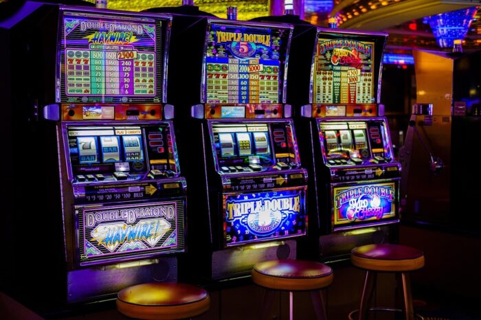 Mesin slot kasino yang ternyata bisa menang besar banget bikin kang ojol terkejut