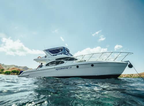 Kapal yatch bagus dan indah yang merupakan kapal keren untuk bisnis